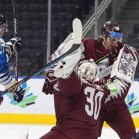 Сборная Латвии пропустила шесть шайб от финнов на молодежном чемпионате мира по хоккею