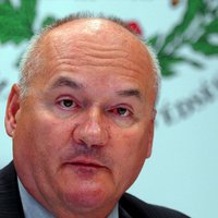 Ungārijas aizsardzības ministrs atkāpies no amata