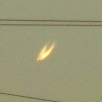 Foto: Kauguru debesīs novērots dīvains lidojošs objekts