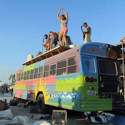 ФОТО: Латвийские модели повеселились на фестивале Burning Man