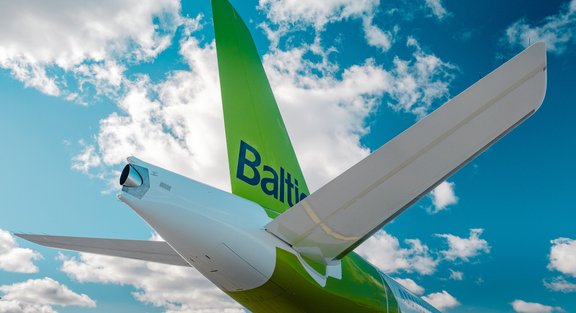 Airbaltic Lidmašīna Rīgas Lidostā Sadūrusies Ar Putniem Vēsta Ltv