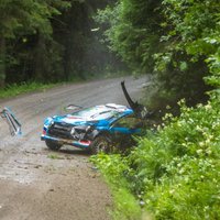 Somijas WRC rallijs 'Rally Estonia' uzvarētājiem beidzas nesākoties, ar smagu avāriju