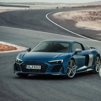 'Audi' atteiksies no diviem sporta auto modeļiem, lai investētu elektroauto attīstībā