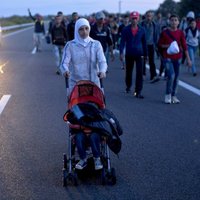 Dānijā slēdz automaģistrāli uz Zviedriju ejošu migrantu dēļ