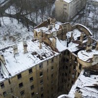 Rīgas domes opozīcija sasauc ārkārtas sēdi par Kalnciema grausta likteni