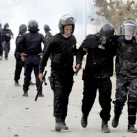 Tunisijā turpinās nemieri; aizturēti vairāk nekā 600 cilvēki