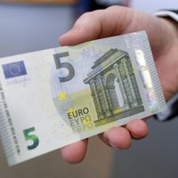 EK: 118 bankomāti Latvijā gadu mijā varētu nebūt gatavi eiro izmaksai