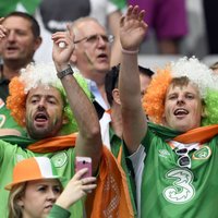 ВИДЕО: Как фаны Ирландии помогали вести прямой эфир венгерскому комментатору