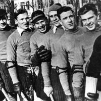 Latvijas sporta vēsture: Lai hokeja meistarsacīkšu favorīti neatslābtu
