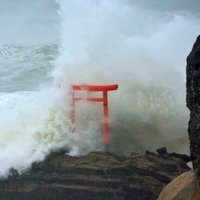 Taifūns 'Lionrock' applūdina Japānas ziemeļu rajonus; prasa 10 cilvēku dzīvības