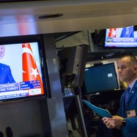 Turcijas liras kursa kritums turpina satricināt pasaules biržas