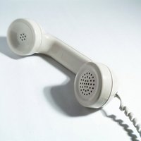 Telefonkrāpnieki no upuriem informāciju 'izvelk' sarunas gaitā, brīdina policija