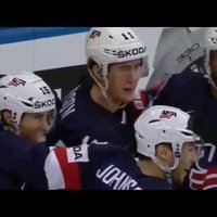 Video: Kurioza situācija palīdz ASV hokejistiem gūt vārtus 19. sekundē