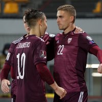Latvijas futbolisti pēdējās minūtēs izglābjas no apkaunojuma cīņā ar Gibraltāru