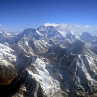 Альпинисты: отвесная скала у вершины Эвереста обрушилась