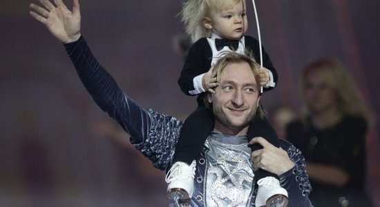 Putina marioneti, slaveno daiļslidotāju Pļuščenko patriec no ledus šova Lietuvā