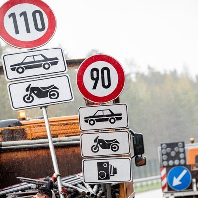 Latvijā vairs nedrīkst braukt ātrāk par 90 km/h