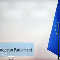 Notiesāti Eiropas Parlamenta deputāti zaudēs mandātu, nolemj Saeima