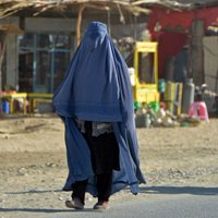 Talibi aizliedz sievietēm vienatnē doties garos autobraucienos