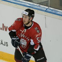 Latvijas hokeja izlases treniņnometnei pievienojušies divi aizsargi