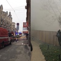 Ugunsdzēsēji lokalizējuši dzīvojamās ēkas ugunsgrēku Rīgas centrā