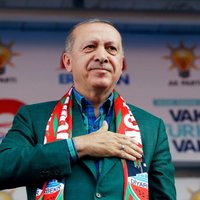 Erdogans pieļauj ārkārtas stāvokļa atcelšanu pēc vēlēšanām