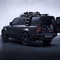 'Land Rover' prezentē jaunas 'Defender' versijas