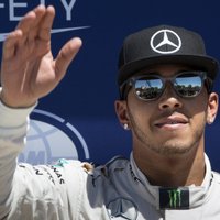 Hamiltons F-1 gatavojas aizvadīt vēl septiņas sezonas