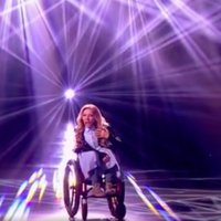 Krievija uz 'Eirovīziju' sūtīs dziedātāju ratiņkrēslā