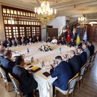 Krievijas un Ukrainas sarunās Stambulā par graudu eksportu panākts progress