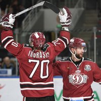 Rīgas 'Dinamo' sagrauj 'Slovan' un pamet pēdējo vietu KHL kopvērtējumā