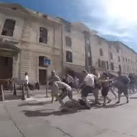 Video: Krievu futbola huligāni nekārtības Marseļas ielās fiksējuši ar 'GoPro' kameru
