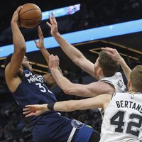 Bertānam seši punkti 'Spurs' smagā zaudējumā Minesotā, Kurucs paliek uz rezervisu soliņa Bruklinā