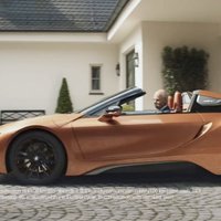 Video: BMW eleganti apspēlē 'Mercedes' priekšnieka došanos pensijā