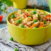 Bagātīga rīsu ēdienu izlase. 13 vakariņu idejas neizlēmīgām mājsaimniecēm