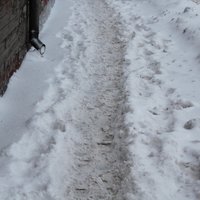 Рижское самоуправление не продлит договор с Clean R об уборке снега с тротуаров
