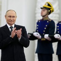 Medijs: miesassargi ārzemju braucienos savāc Putina izkārnījumus