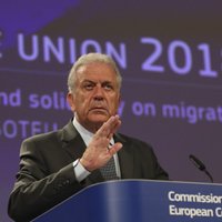 ES komisārs: Plāni par migrantu centriem Āfrikā ir 'praktiski neiespējami'