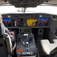 Izsniegti pirmie kredīti 'airBaltic' pilotu akadēmijas 69 tūkstošus eiro vērtajam kursam
