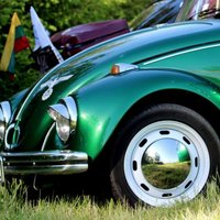 Foto: Lietuvā pulcējas 90 vēsturiskie VW automobiļi