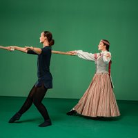 Top multimediāla dejas izrāde 'Latvju zīmēs rotāties'