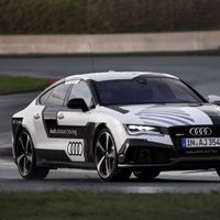 Video: Bezpilota 'Audi RS7' traucas pa Hokenheimas trasi