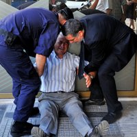 Фото с плачущим греческим пенсионером стало интернет-сенсацией и символом Grexit