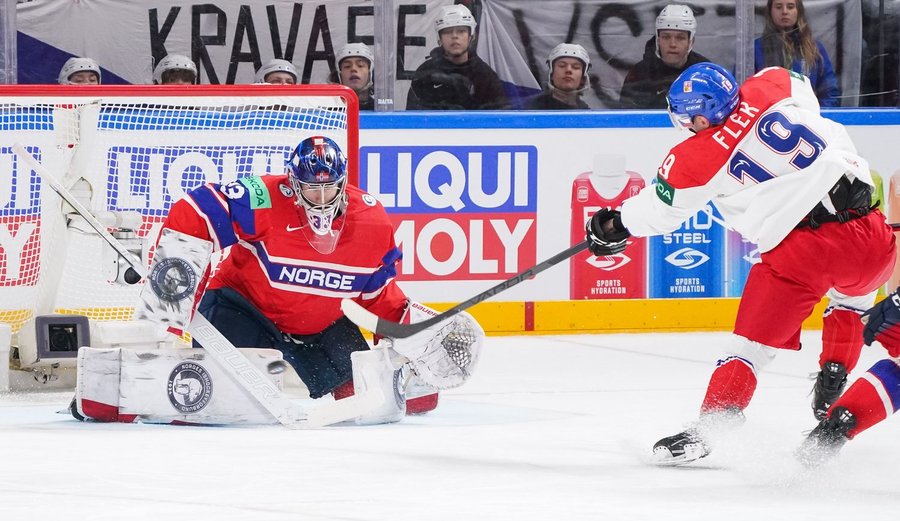 Tsjekkia scorer i første omgang og beholder ledelsen over Norge