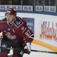 Rīgas 'Dinamo' pamatīga ofensīva pēdējā periodā neglābj komandu no zaudējuma