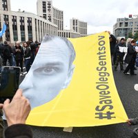 EP aicina Krieviju atbrīvot ukraiņu režisoru Oļegu Sencovu