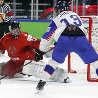 Slovākijas hokejisti sarūgtina no elites izkritušo Baltkrieviju