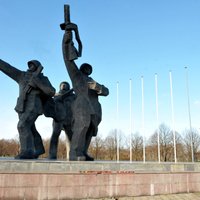 Кариньш: снос памятника в парке Победы неизбежен