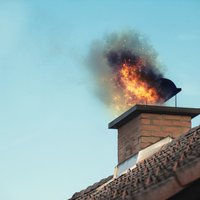 Sodrējiem apaudzis dūmvads ir ugunsbīstams: par apkures sistēmām nepieciešams parūpēties jau tagad