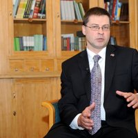 Dombrovskis par 2013.gadu: cilvēki savos maciņos izjutīs valsts izķepurošanos no krīzes
